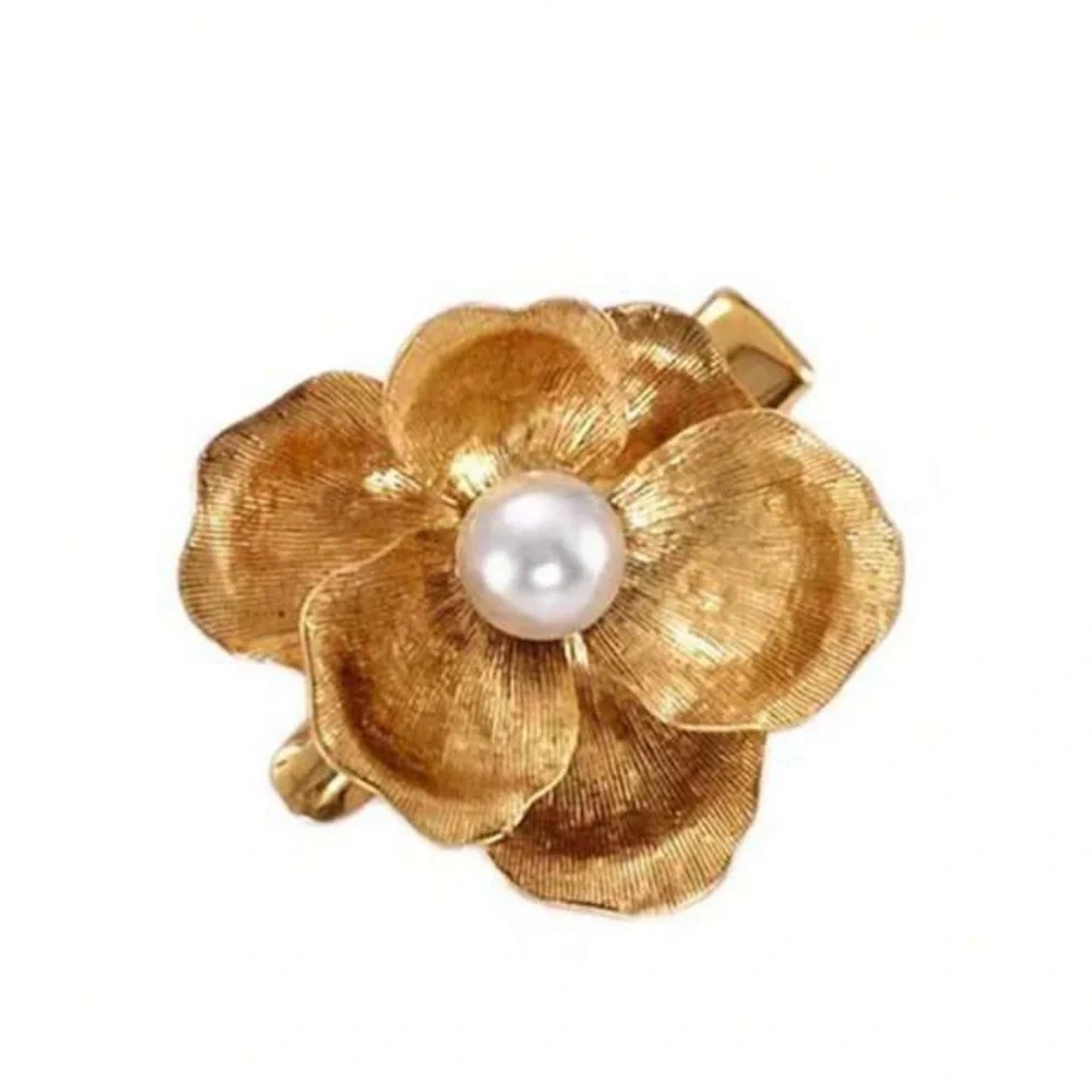 NWOT Gold Flower Hair Clips (Set of 2) Luxury bridal
